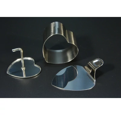 Szív alakú ételformázó szett aljjal és tömörítővel