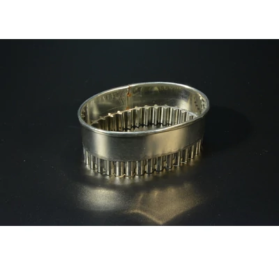 hullámos kiszúró 9 x 6 cm