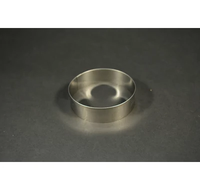 Kerek visszaperemezett süteménykiszúró 9 cm