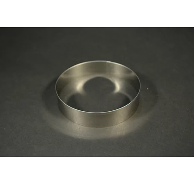 Kerek visszaperemezett süteménykiszúró 12 cm