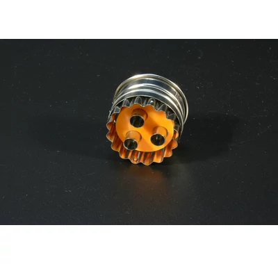 Rugós kiszúró  hullámos linzerekhez lyukas felső laphoz 4,5 cm