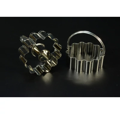 Klasszikus linzer kiszúró 8 cm közepes  2db