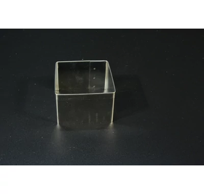 négyzetes kiszúró és desszertformázó 6x6x4 cm