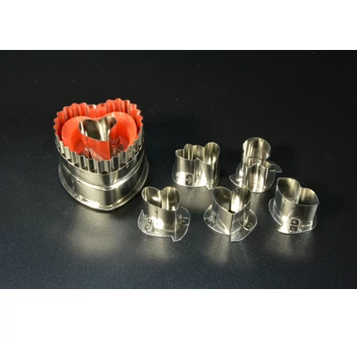 Rugós szív kiszúró forma  6 közép  mintával