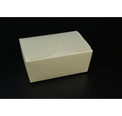 Fehér trapéz ajándékdoboz bonbon doboz 12x8x5 cm 