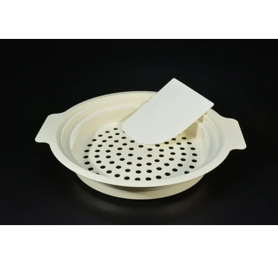 Műanyag nokedliszaggató és pároló 