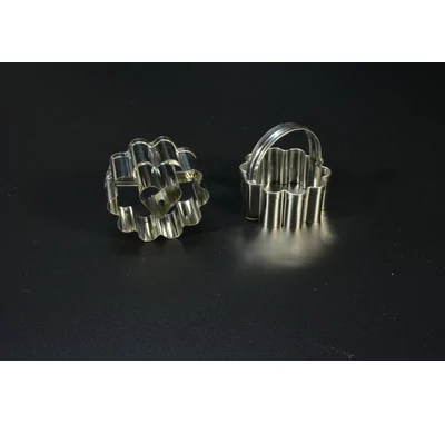 Süteménykiszúró szív középpel 6 cm 2 db