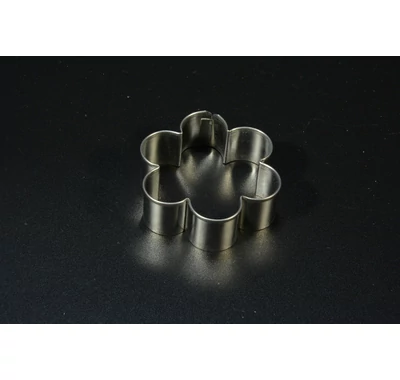 Virág alakú süteménykiszúró 5,5 cm