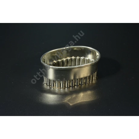 hullámos kiszúró 5 x 8 cm