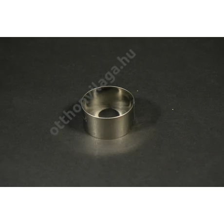 Kerek visszaperemezett süteménykiszúró 6 cm