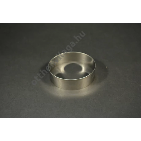 Kerek visszaperemezett süteménykiszúró 9 cm