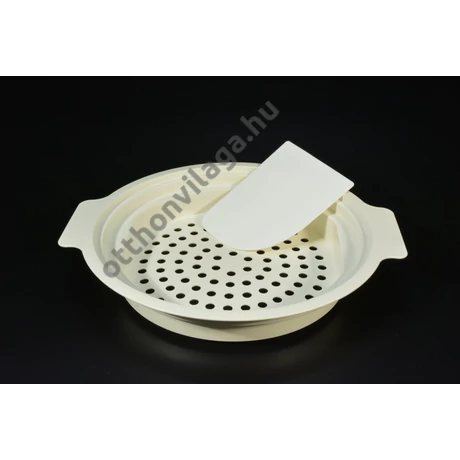 Műanyag nokedliszaggató és pároló 