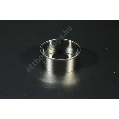 Kerek visszaperemezett süteménykiszúró 6 cm